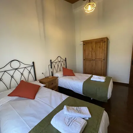 Dona Jimena Del Ambroz 4 Estrellas Complejo Unico En El Centro Del Pueblo Хервас