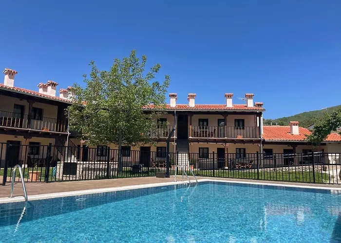 Dona Jimena Del Ambroz 4 Estrellas Complejo Unico En El Centro Del Pueblo Хервас