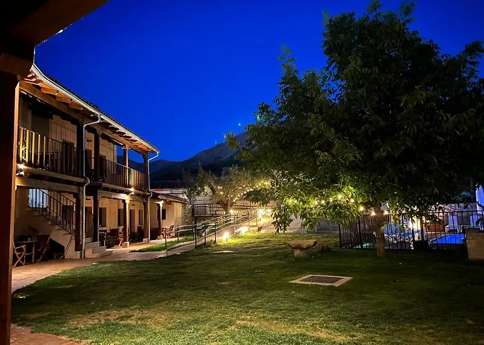 Dona Jimena Del Ambroz 4 Estrellas Complejo Unico En El Centro Del Pueblo