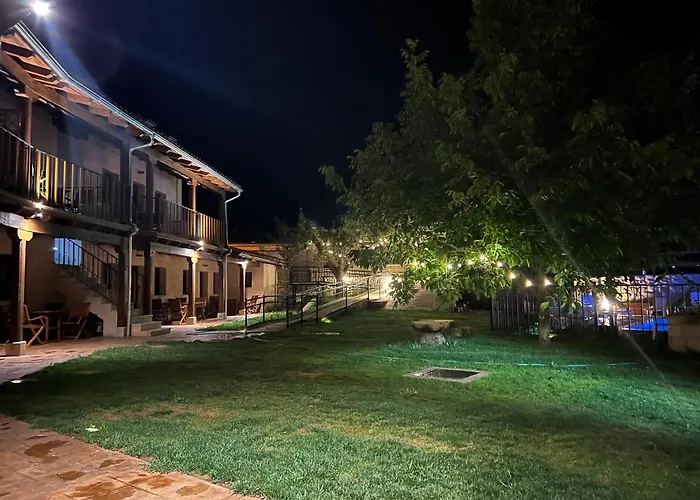 Dona Jimena Del Ambroz 4 Estrellas Complejo Unico En El Centro Del Pueblo *