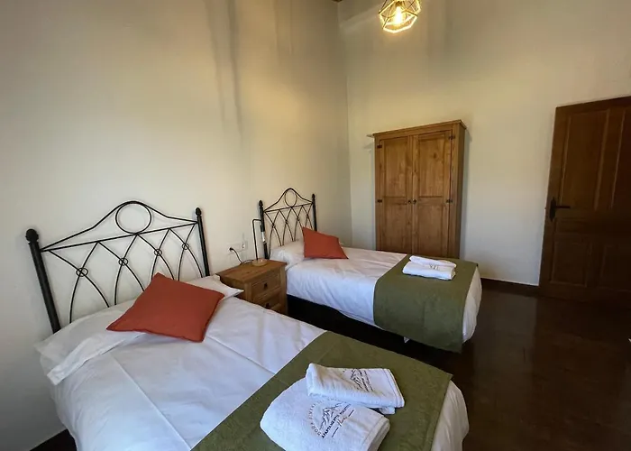 Dona Jimena Del Ambroz 4 Estrellas Complejo Unico En El Centro Del Pueblo Хервас