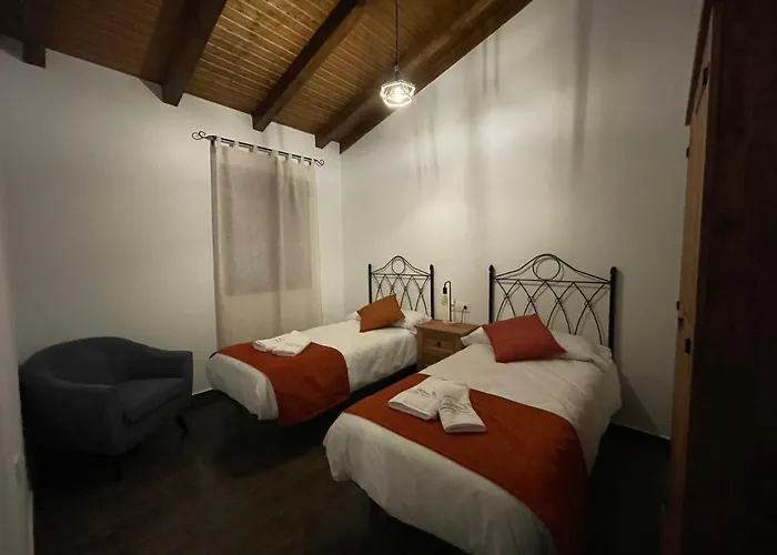 Dona Jimena Del Ambroz 4 Estrellas Complejo Unico En El Centro Del Pueblo Хервас